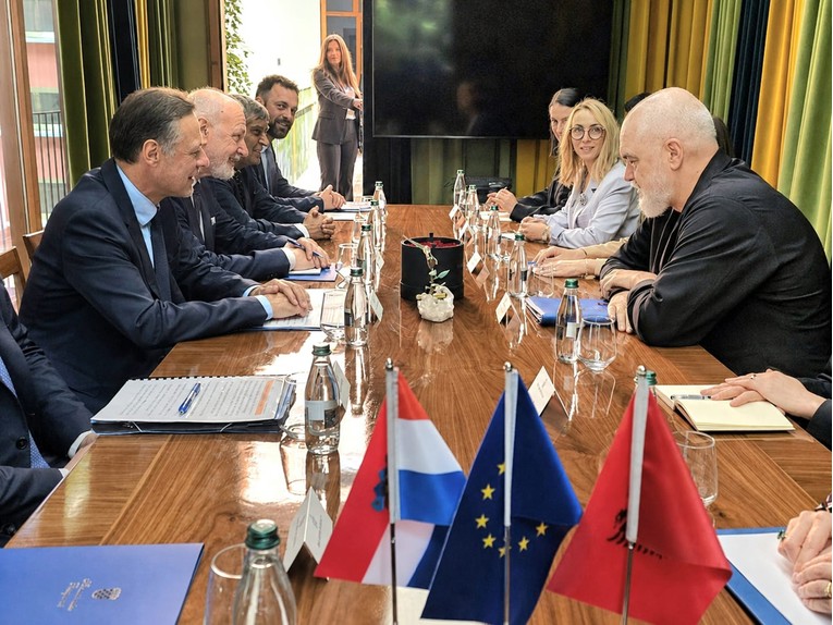 Njonjo u Tirani: Hrvatska će pomoći Albaniji na putu prema EU-u