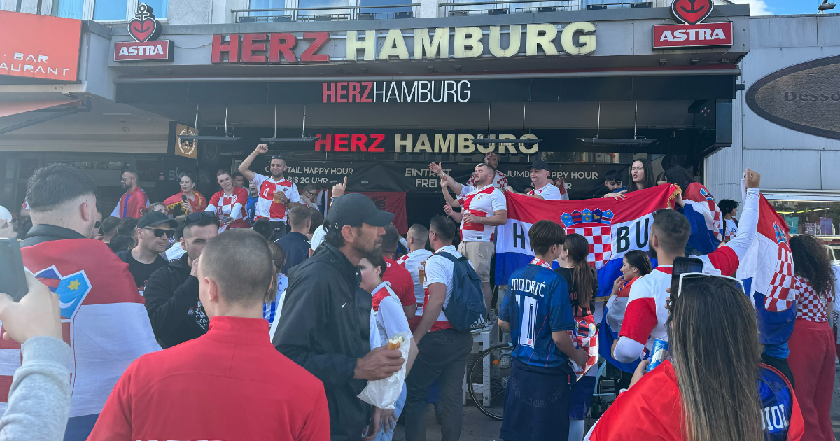 VIDEO Hrvatski navijači nakon utakmice u Hamburgu zapjevali pjesmu Moja Hercegovina