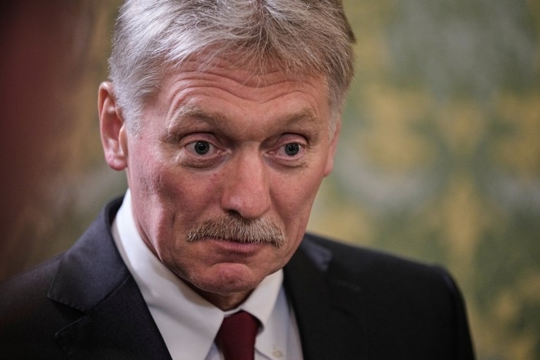 Peskov: NATO ide prema ludoj militarizaciji. Prikazuje nas kao demone iz pakla