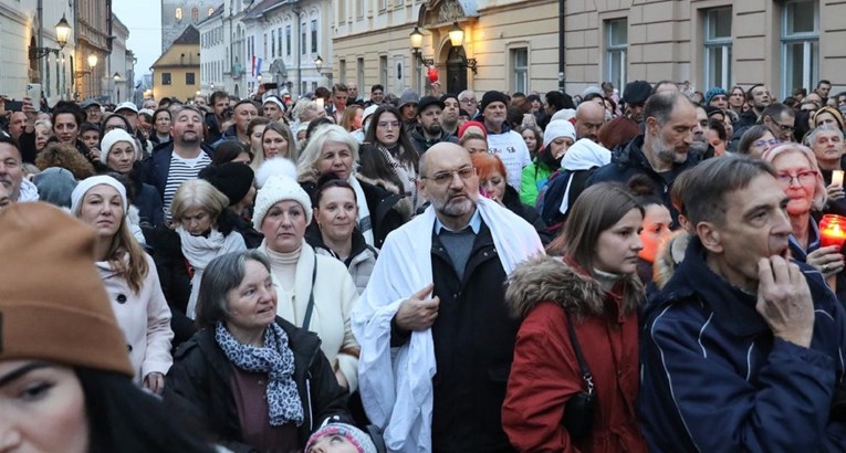 FOTO U Zagrebu održan Bijeli tihi marš, stotine ljudi hodale protiv covid-potvrda