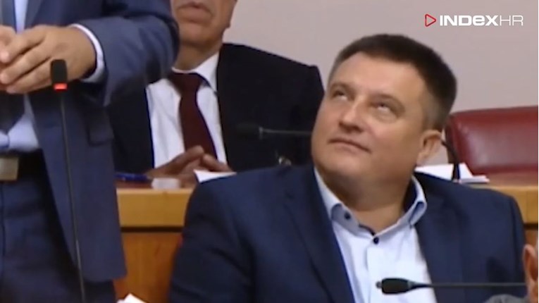 Više nije mogao: HDZ-ovac zakolutao očima na Zekanovićev govor