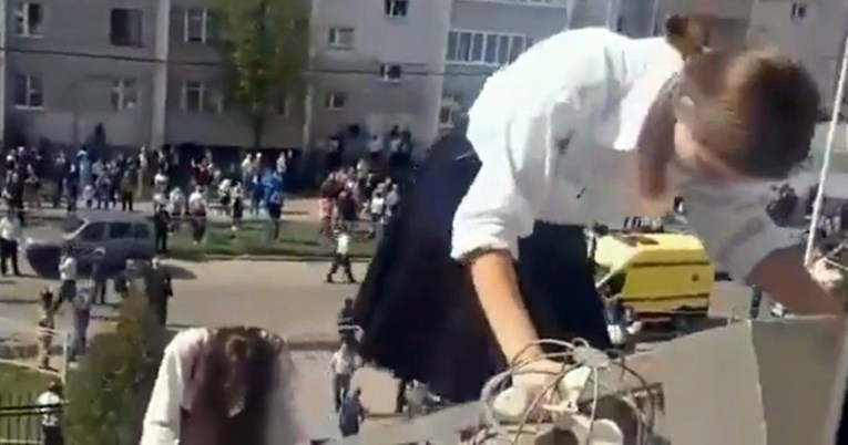 Pojavila se dramatična snimka iz ruske škole, specijalci spašavali djecu 