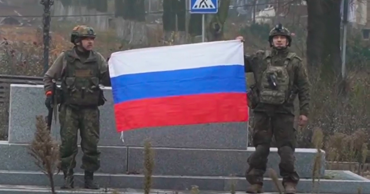 Rusi objavili snimke iz Pokrovska, podigli zastavu. Putin u odori zahvalio vojnicima