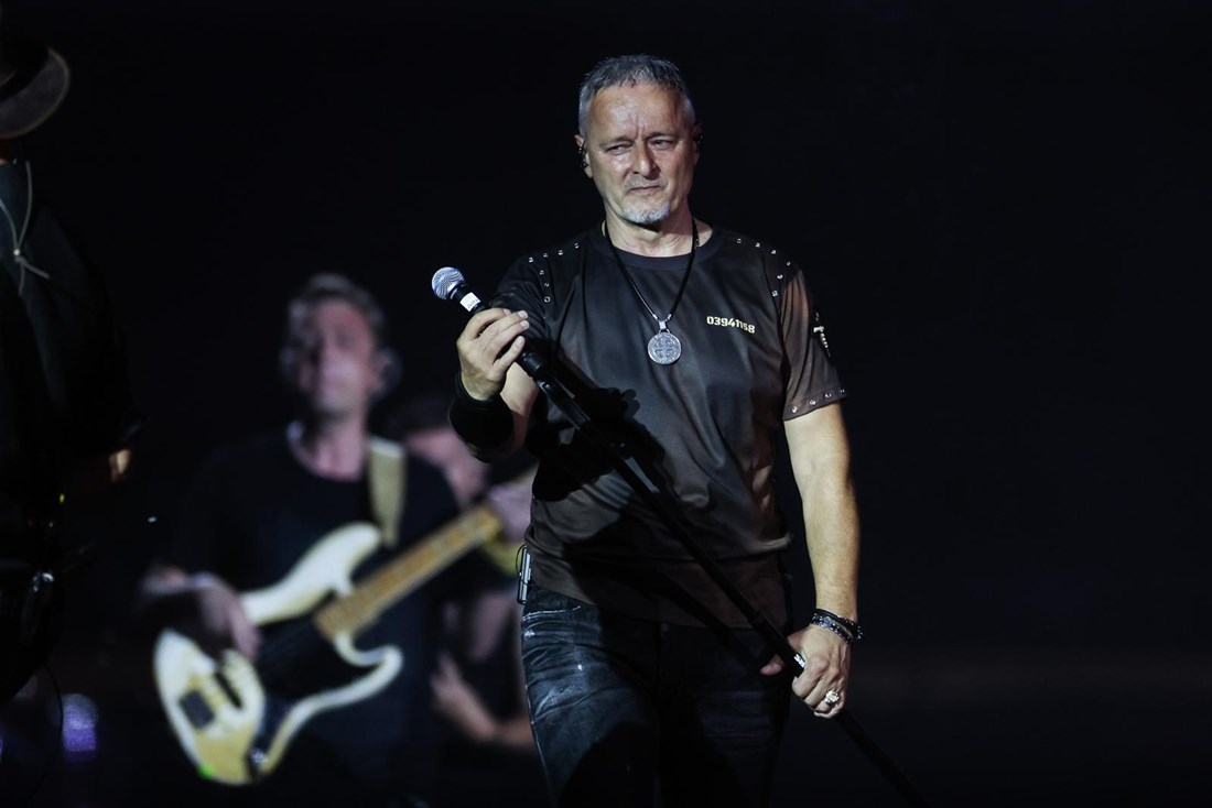 Thompson nakon izvedbe jedne pjesme nije mogao suzdržati suze