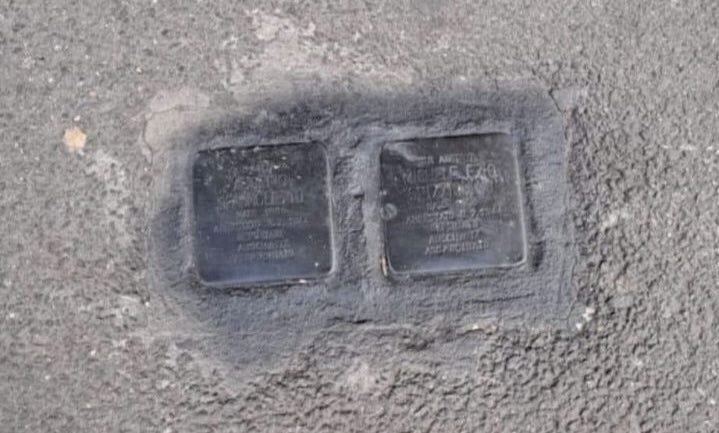 U Rimu oštećeni spomenici žrtvama Auschwitza, gradonačelnik objavio fotografiju