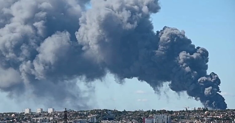VIDEO Ogroman požar u Parizu, gorjela jedna od najvećih tržnica