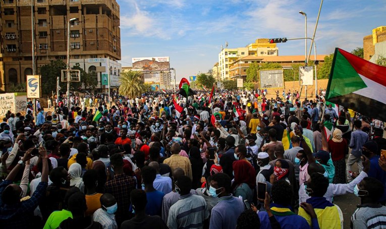 Tisuće Sudanaca prosvjeduje protiv vojne vlasti