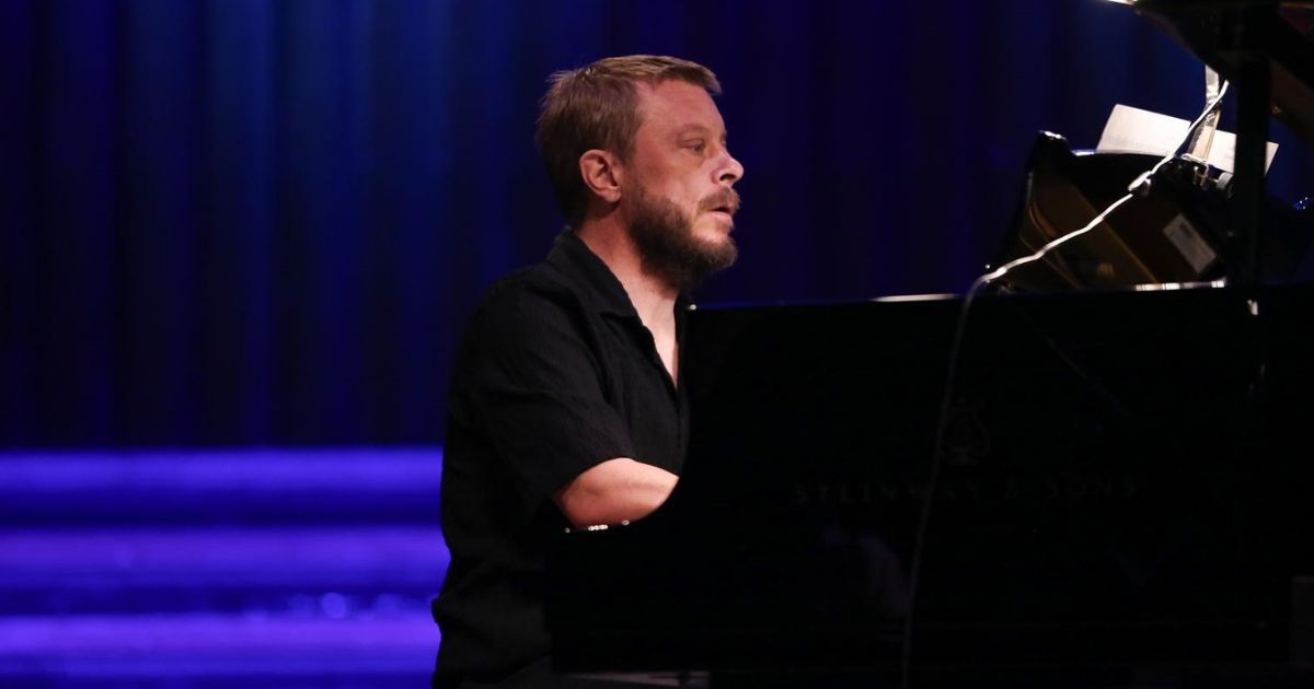 Matija Dedić je zadnji nastup imao u svibnju, u publici je sjedila Gabi Novak