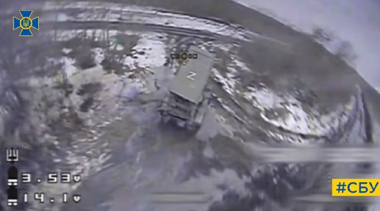 VIDEO Ukrajinci objavili snimku drona kako se zabija u ruski raketni sustav