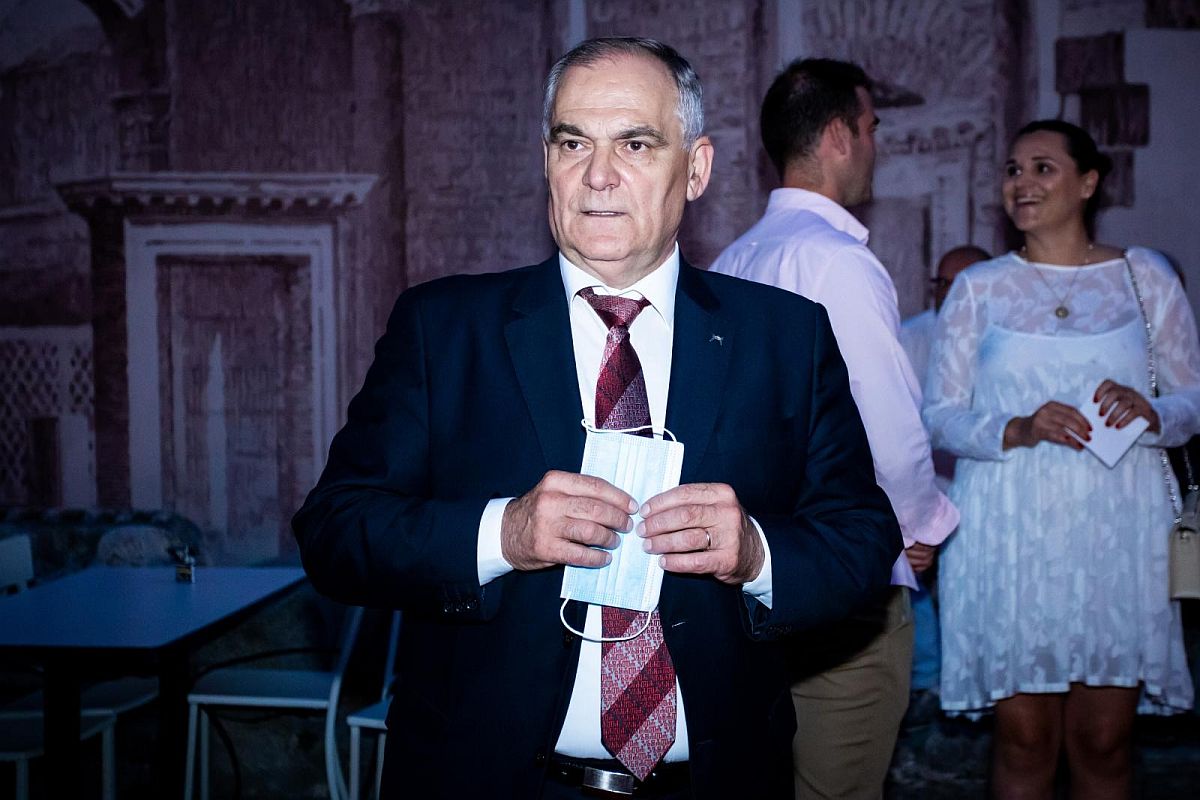 Župan Boban je danas bio u punoj crkvi u Sinju, kaže da se pridržavao mjera