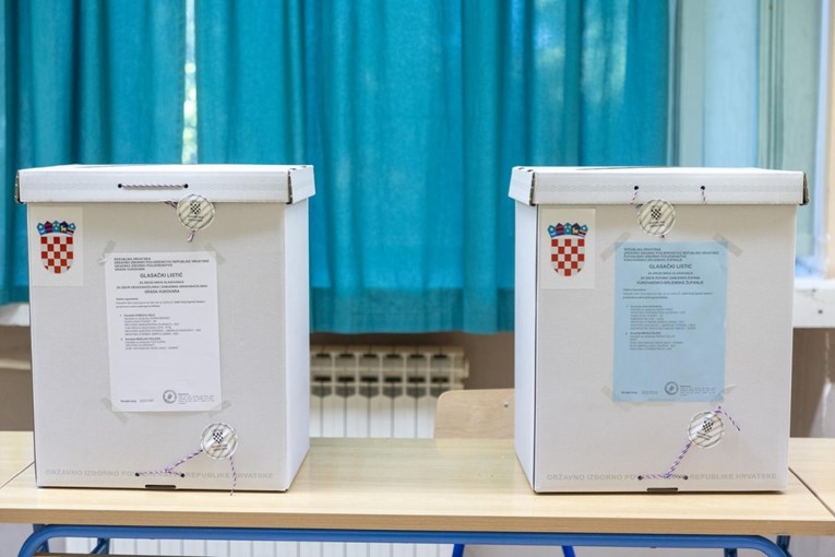 Izlaznost do 11.30 puno manja nego u prvom krugu i 2021. Pogledajte usporedbu