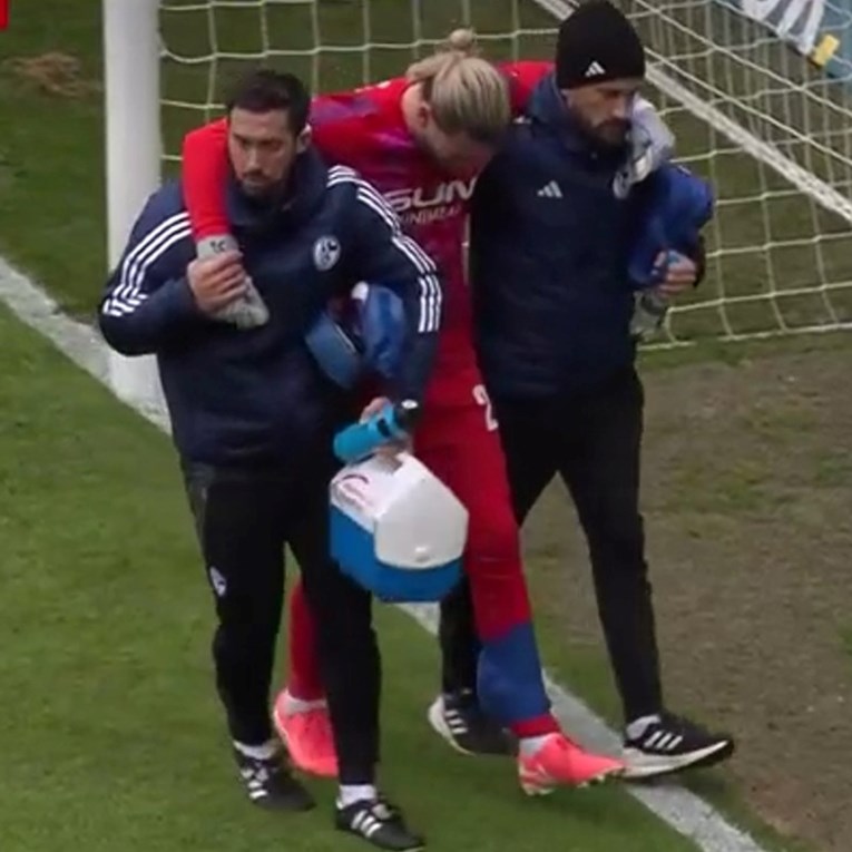VIDEO Karius obranio penal pa primio gol, a onda je sam sebe ozlijedio