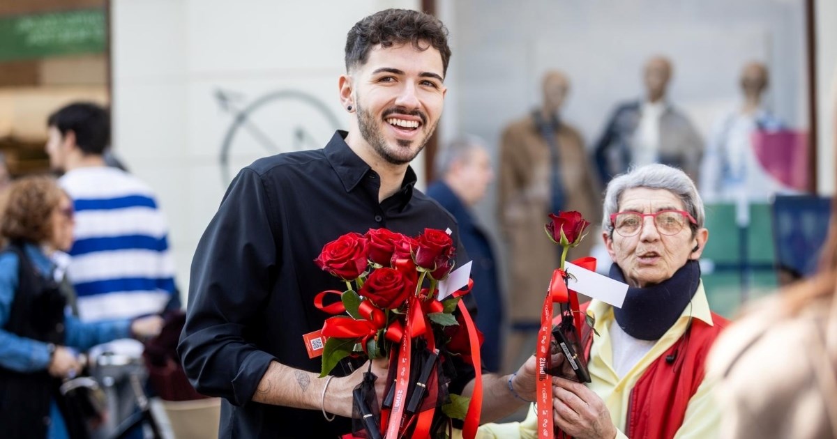 Hrvatski tiktoker za Dan žena dijelio ruže prolaznicama u Zagrebu