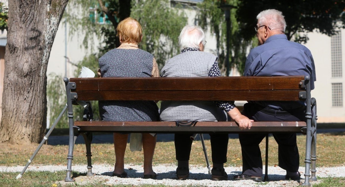 Strašni uvjeti u domovima za starije. "Tuširanje svaka dva tjedna, mokra posteljina"
