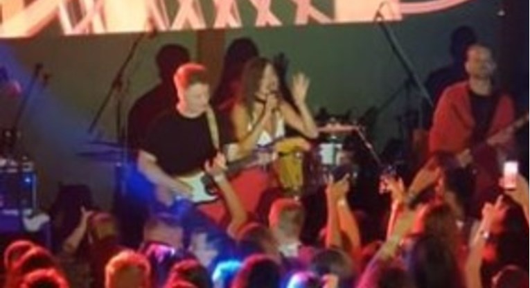 VIDEO Severina oduševila fanove načinom na koji je otvorila koncert na Braču