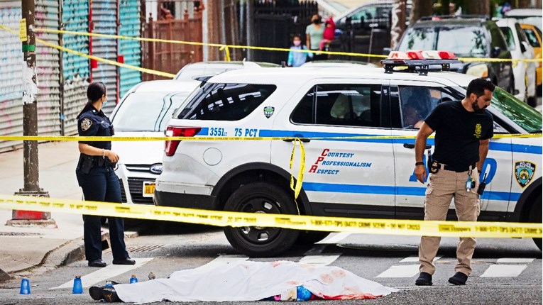 Najmanje četvero mrtvih i četvero ranjenih u pucnjavi u Chicagu
