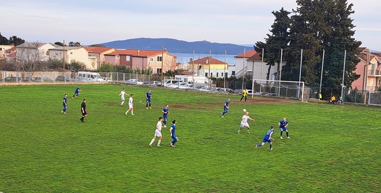 U Kaštelima nogometaš ugrizao suparnika za lice, sudac dao četiri crvena kartona