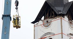 Vatrogasci nastavili uklanjati zvonik sisačke katedrale