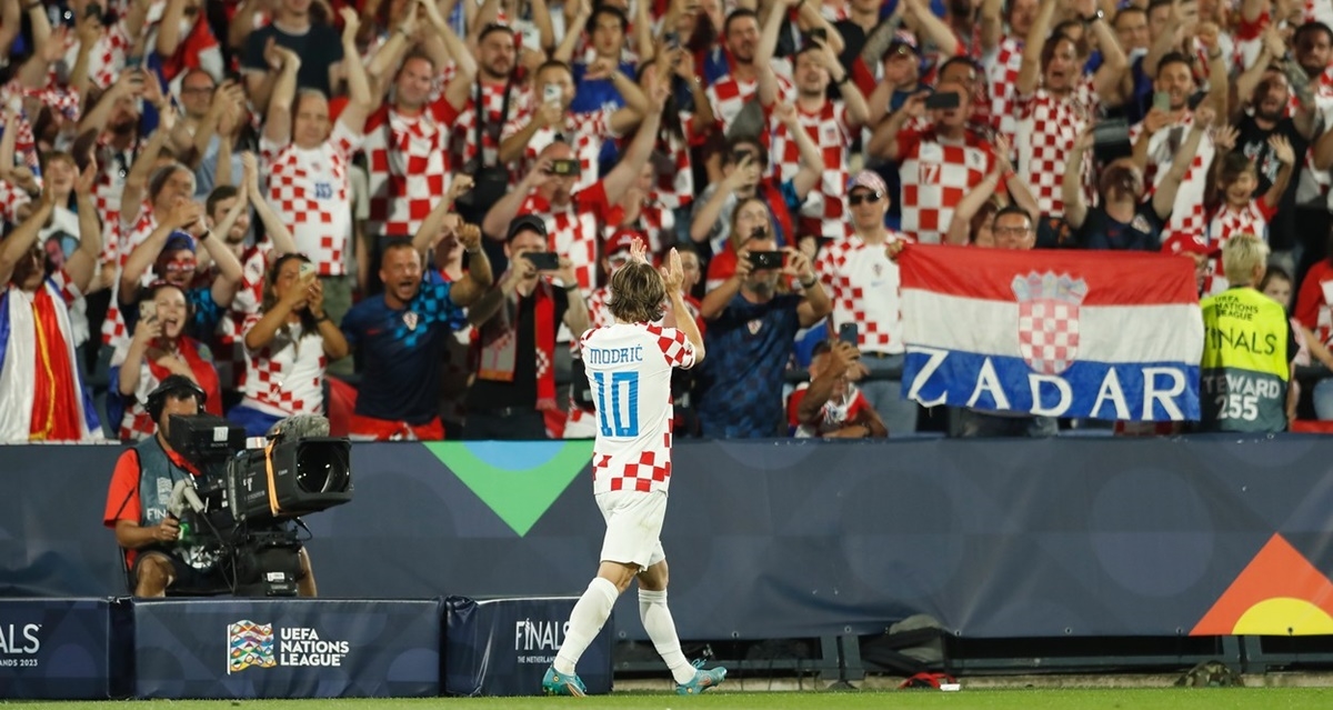 Navijači će u 10. minuti finala Modriću pjevati "Ostani tu..."