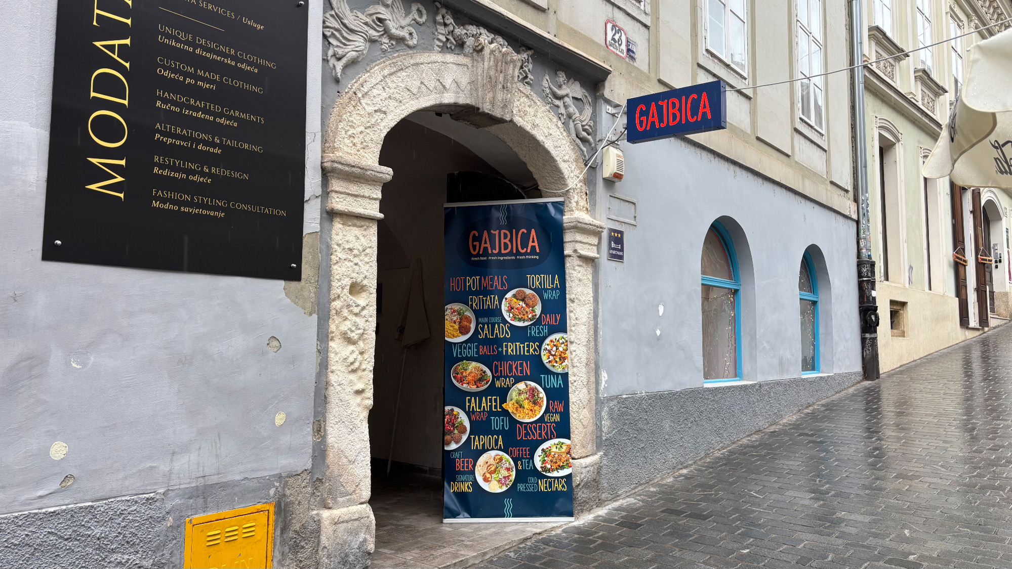 Malo mjesto u strogom centru Zagreba radi jako dobre gablece. Ljudi stoje u redu