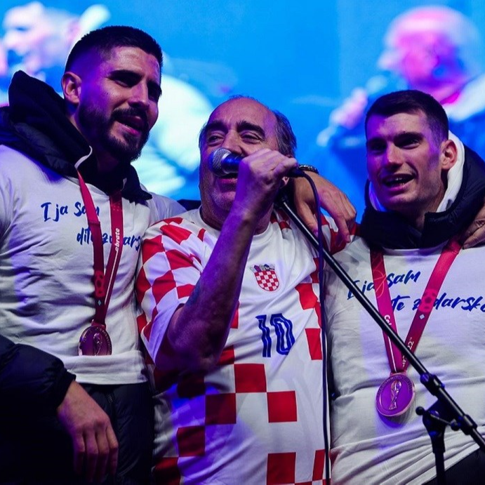 Livaković i Erlić na dočeku u Zadru pjevali s Grdovićem