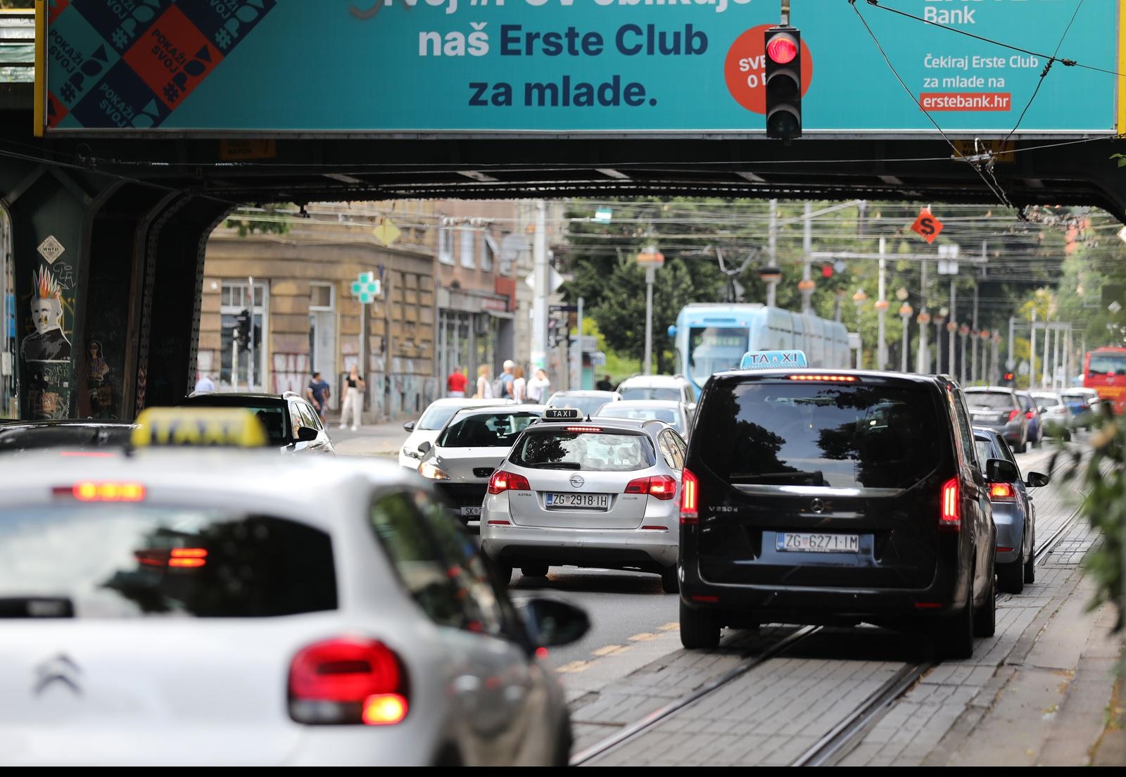HAK: Povremeni zastoji na nekim prometnicama, ima i magle