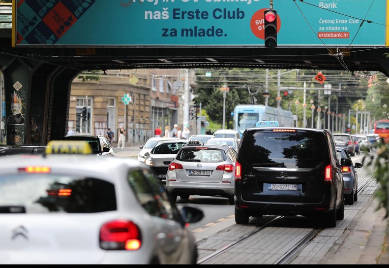 HAK: Povremeni zastoji na nekim prometnicama, ima i magle