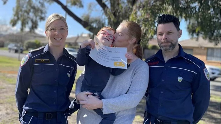 Dječak (4) iz Australije spasio mamu dan nakon što ga naučila kako nazvati Hitnu