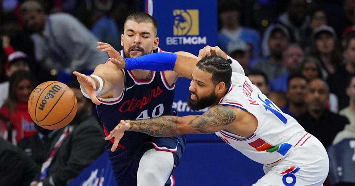 Zubac dominirao, navijači Philadelphije ranije napuštali dvoranu