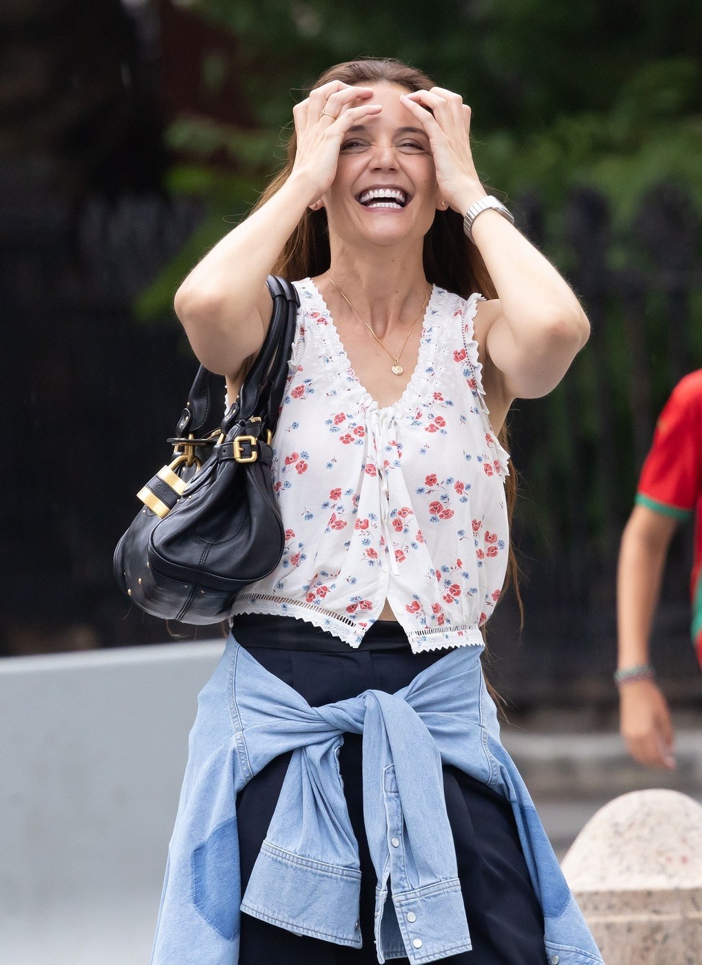 Retro torba koja se vraća na velika vrata, a Katie Holmes je nosi među prvima