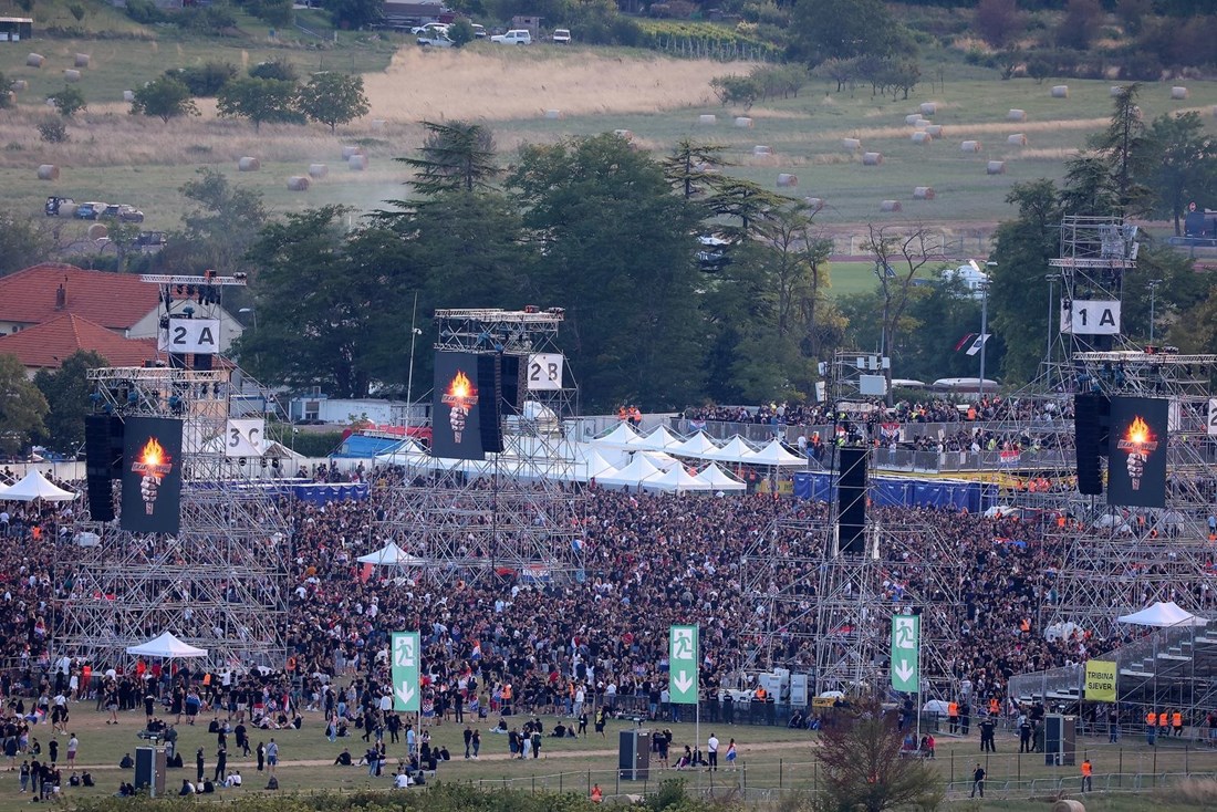 FOTO Pogled na Hipodrom uoči početka Thompsonovog koncerta