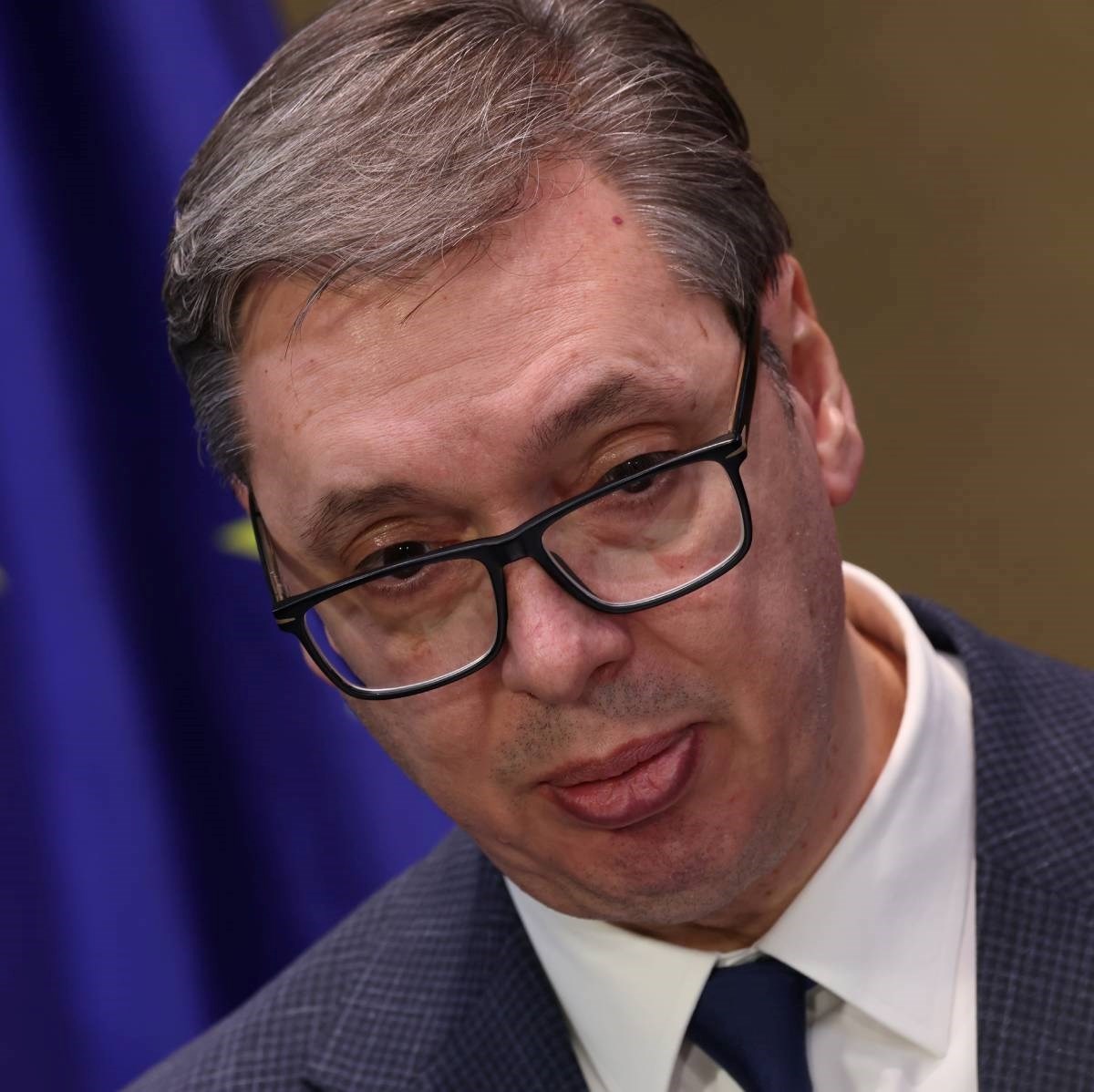 U Srbiji vlada sablasna tišina iščekivanja. Čak se i uvijek spremni Vučić pogubio