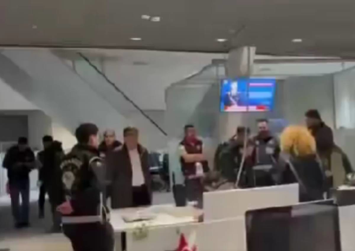 Policija upala u tursku TV postaju Halk TV i prekinula emitiranje