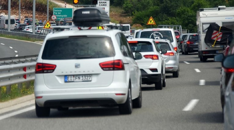 HAK: Kolona od 3 km na A1 između Brinja i Ogulina zbog nesreće