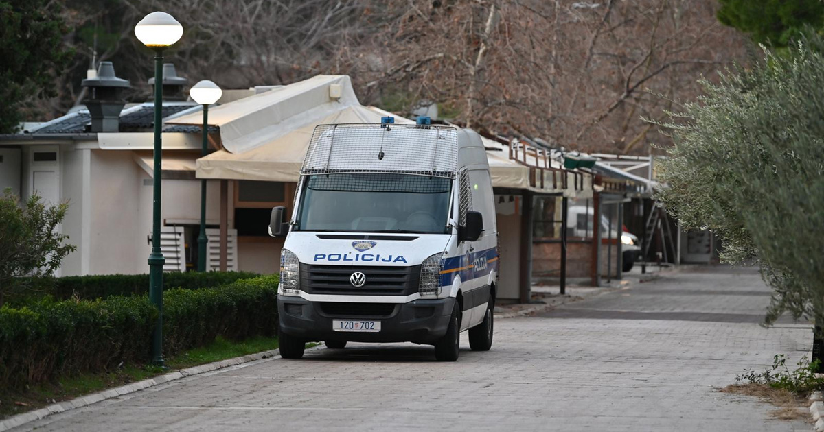 Vozačica (28) odbila test na droge. Izvadila bocu alkohola iz auta i bacila ju na pod