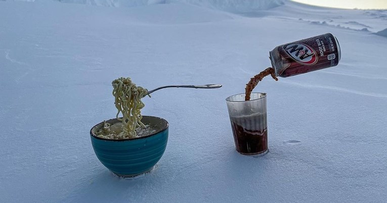 Kako izgleda ručak na Antarktici? Ova fotka snimljena je na -64 stupnja Celzijusa