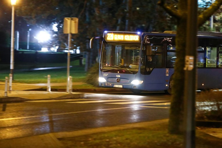 ZET-ovog vozača kroz prozor busa pogodio plastičnom bocom u glavu. Uhićen je