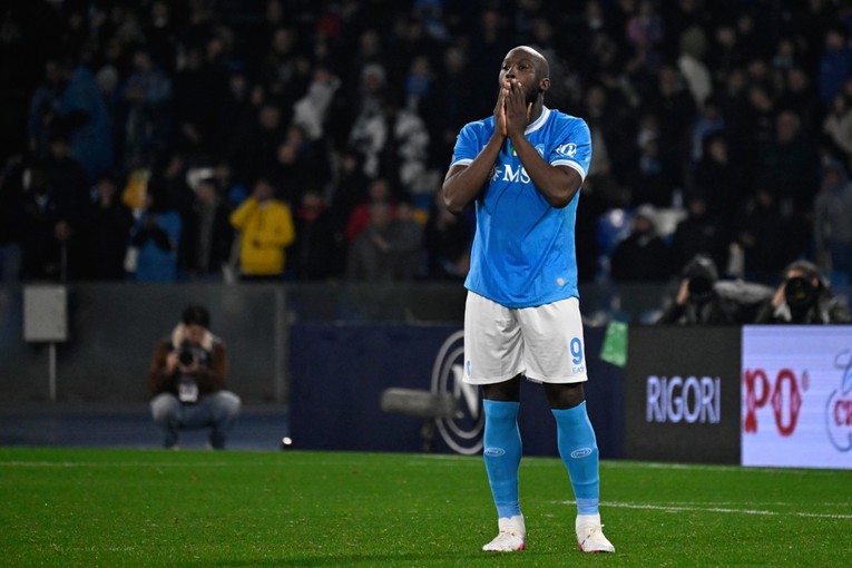 Napoli brutalno kaznio Lukakua