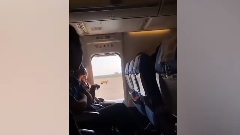Kineskinja u avionu otvorila izlaz u slučaju nužde, trebalo joj je svježeg zraka