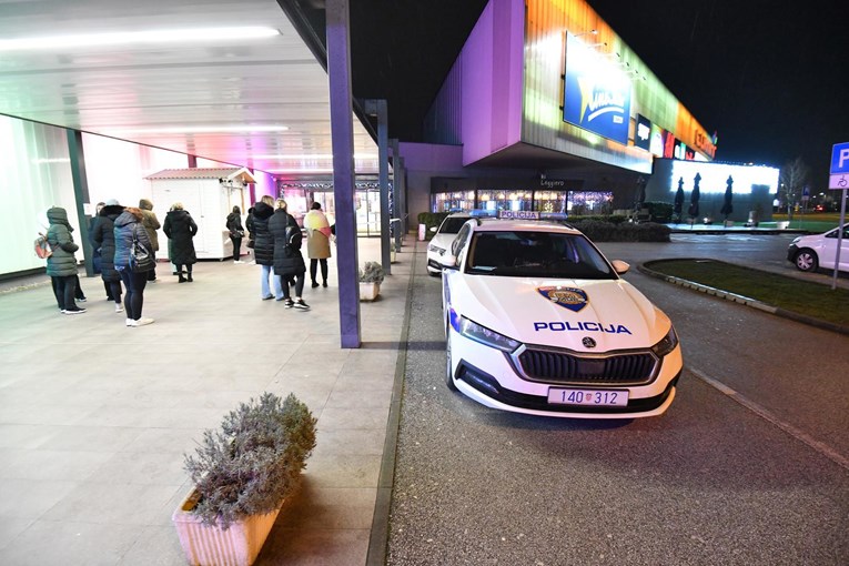 FOTO Zbog lažne dojave o bombi evakuiran šoping-centar kod Varaždina
