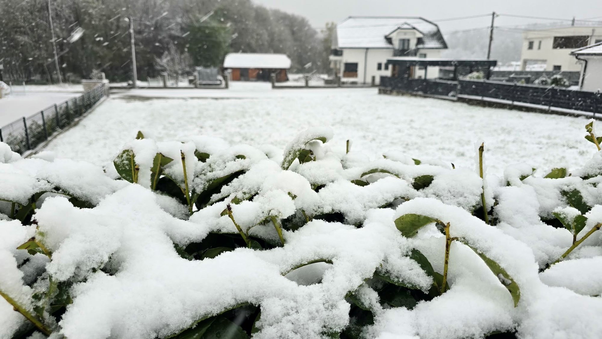 FOTO Snijeg pada u Samoboru, Zaprešiću...