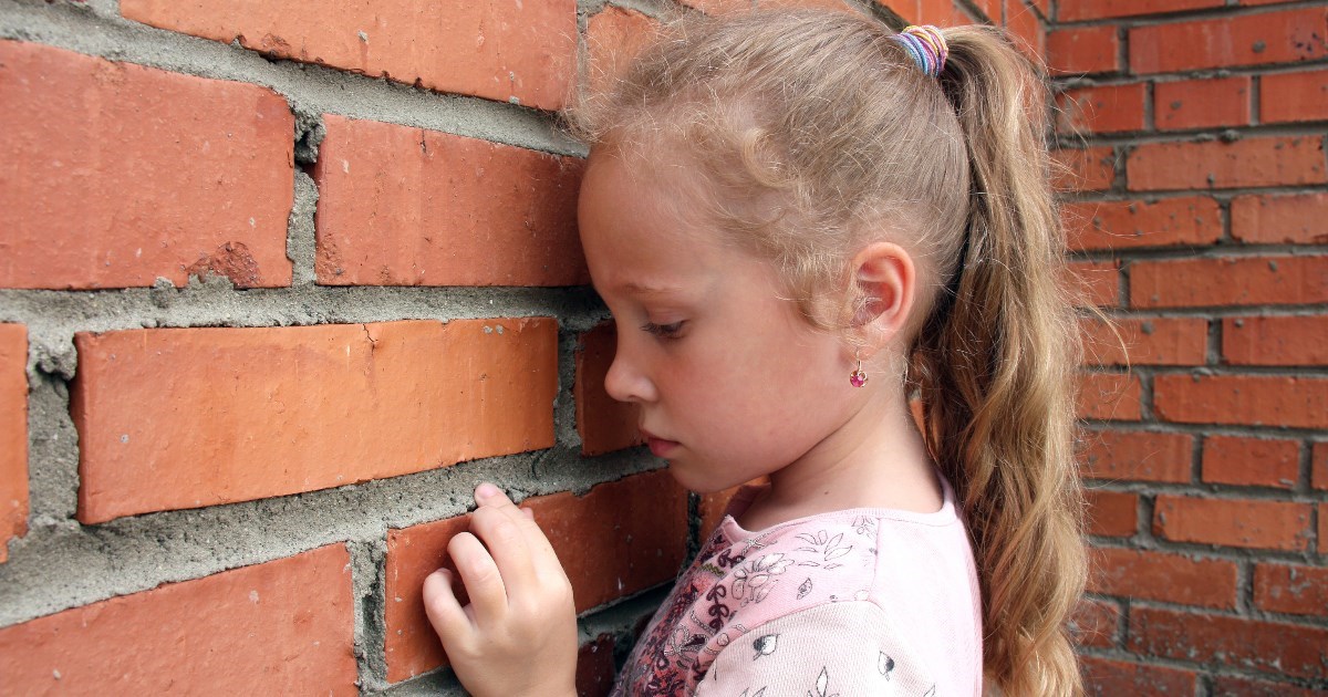 Poremećaje privrženosti kod djeteta nije lako prepoznati. Ovo su najčešći simptomi