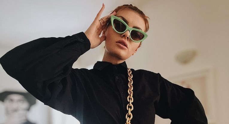 Ella se na zabavi pojavila u haljini s prorezom koji se mnogi ne bi usudili nositi