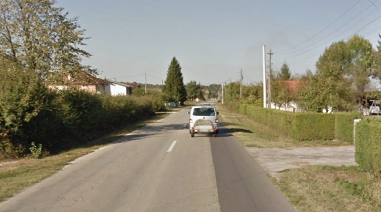 U sudaru dva automobila i motocikla u Karlovcu poginuo motociklist