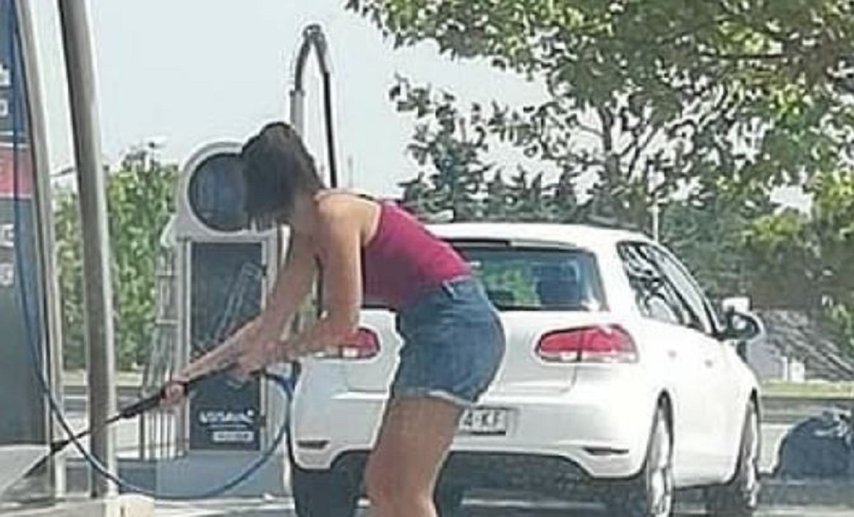Fotka cure iz Zadra postala hit zbog onog što pere u autopraoni