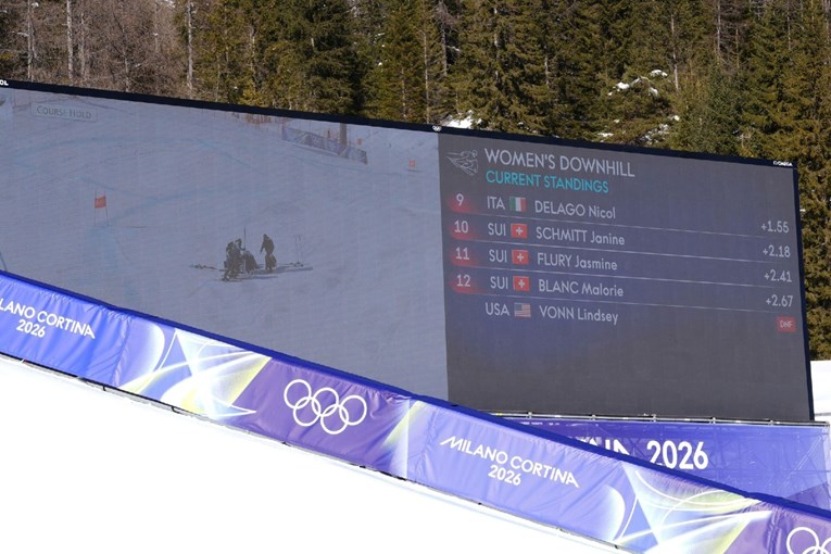 UŽIVO Težak pad Lindsey Vonn na spustu u Cortini. Čekaju se vijesti iz bolnice