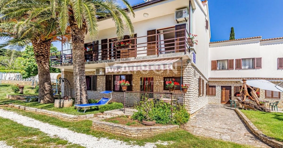 Nekretnina s tri apartmana u Premanturi - savršena prilika za 260.000 €