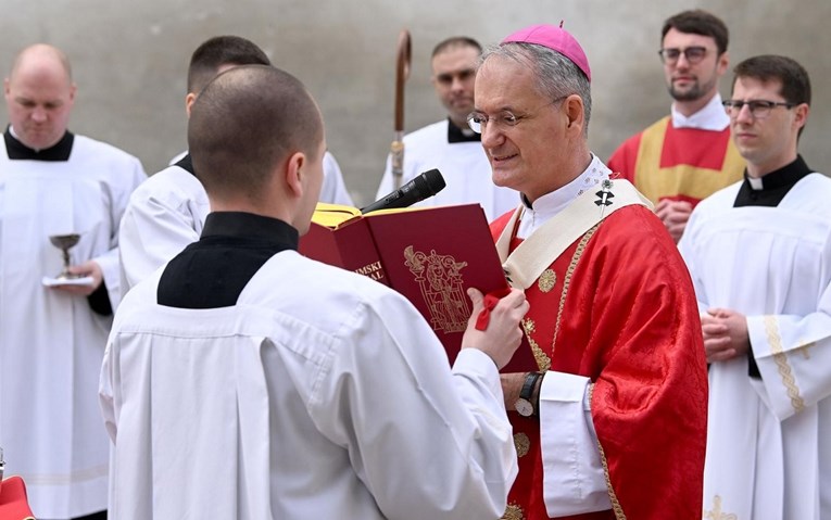Nadbiskup Kutleša: Čovjek bez molitve postaje laka meta