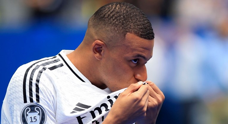 VIDEO Mbappe oponašao Cristiana Ronalda, povikom je digao na noge 85 tisuća navijača