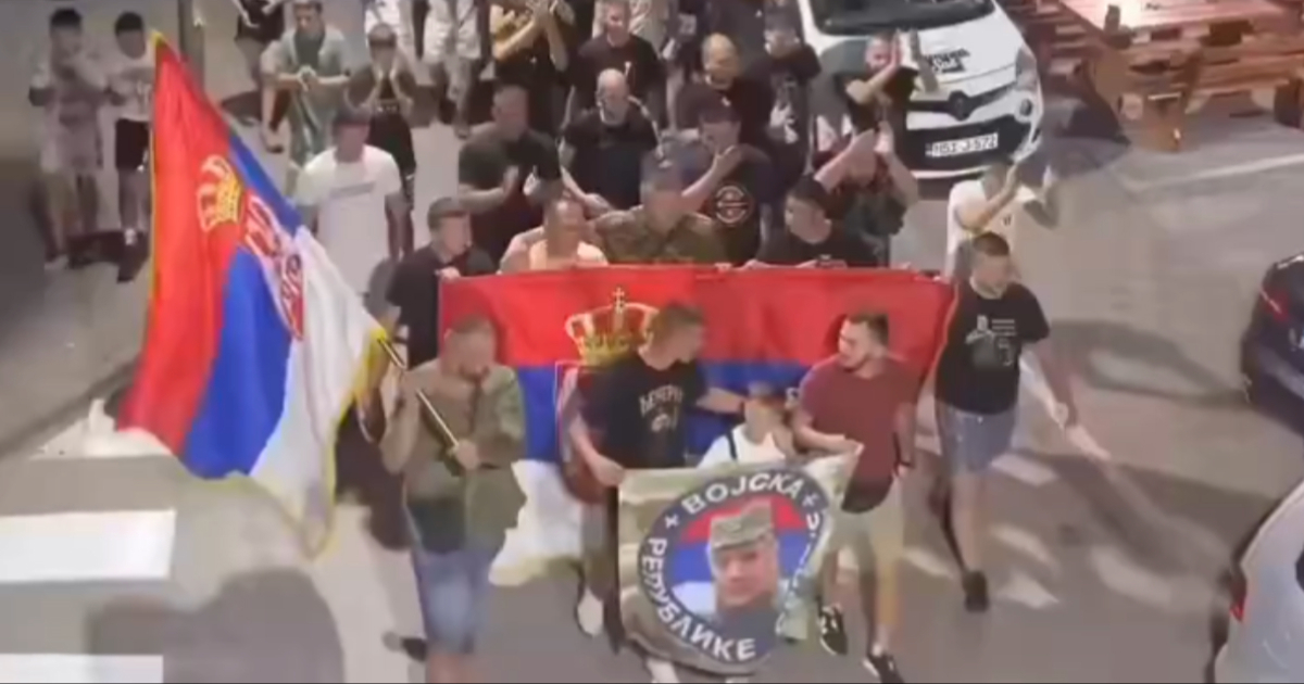 U Republici Srpskoj mladi marširali ulicama i slavili krvnika Mladića